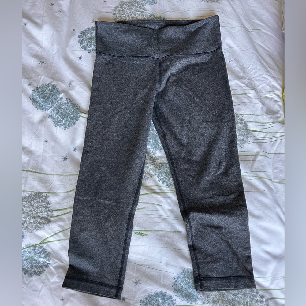 Lululemon cropped leggings; Size 6, grey and low rise.